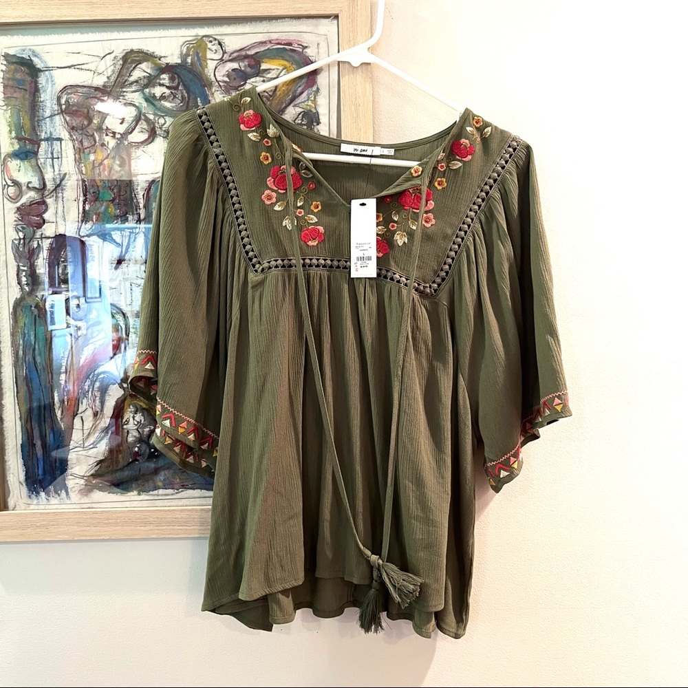 Green Embroidered Francesca’s Blouse Top NWT